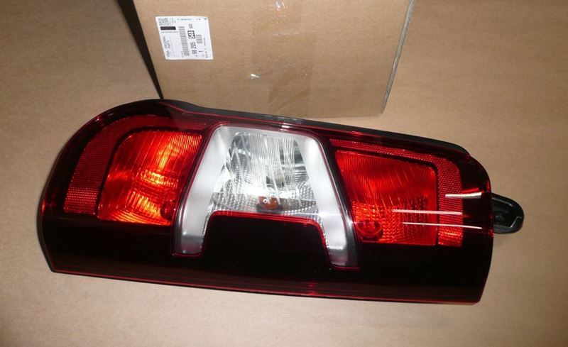 Lampa tylna zespolona Citroen Berlingo III prawa