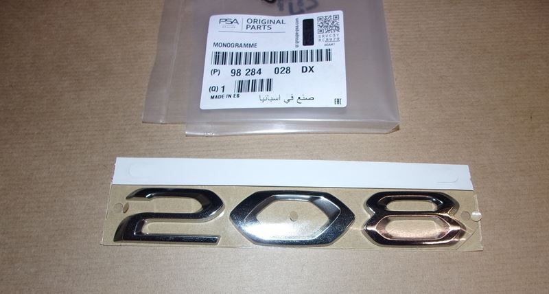 Emblemat Peugeot 208 II tył