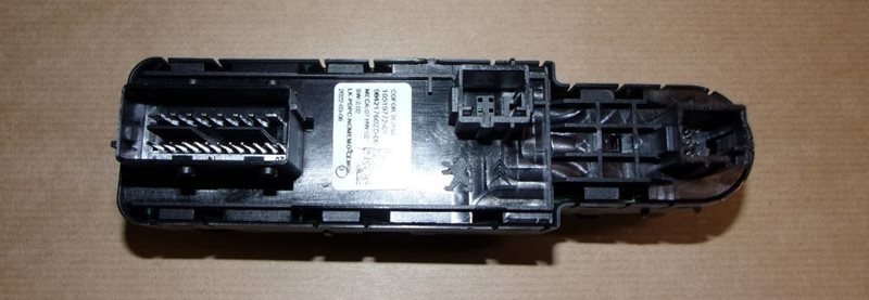 Przycisk podnoszenia i opuszczania szyb Citroen Berlingo III