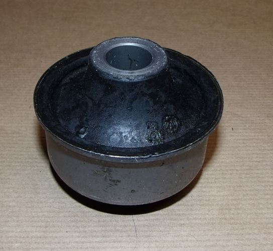 Tuleja wahacza Peugeot 206