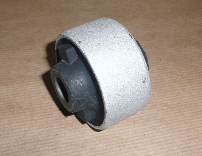 Tuleja wahacza Peugeot 207