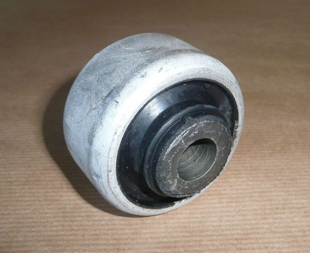 Tuleja wahacza Peugeot 207