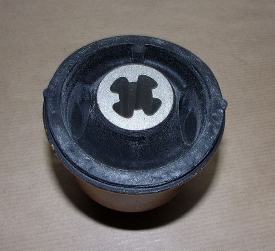 Tuleja tylnej belki Citroen C3 Peugeot 1007