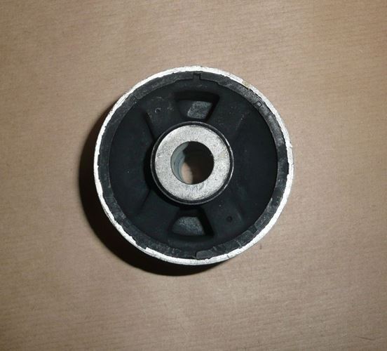 Tuleja wahacza Renault Laguna III tylna