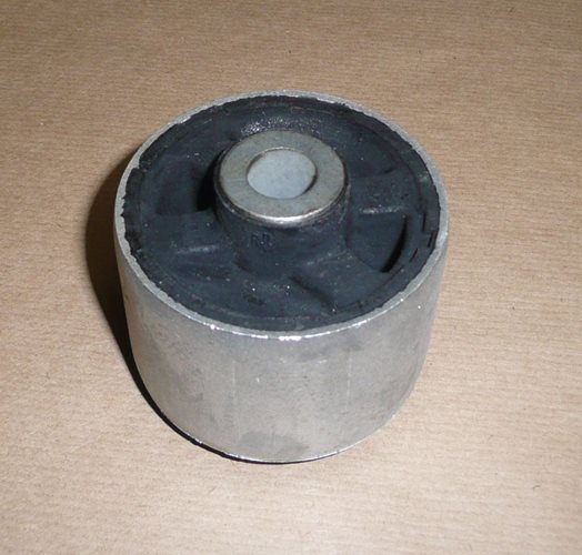 Tuleja wahacza Renault Laguna III tylna