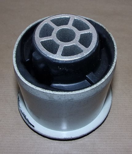 Tuleja tylnej belki Citroen C3 Picasso Peugeot 207