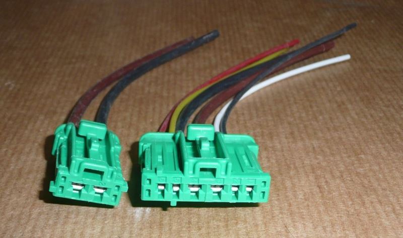 Wtyczka z wiązką opornika wentylatora