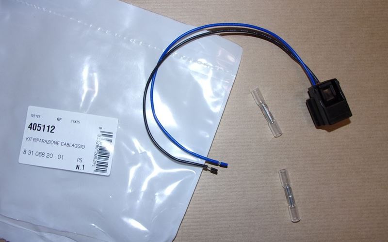 Wtyczka z wiązką oświetlenia tablicy rejestracyjnej