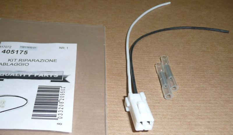 Wtyczka z wiązką oświetlenia tablicy rejestracyjnej